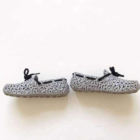 People gray loafer water shoes GUC size 11 - Picture 2 of 5